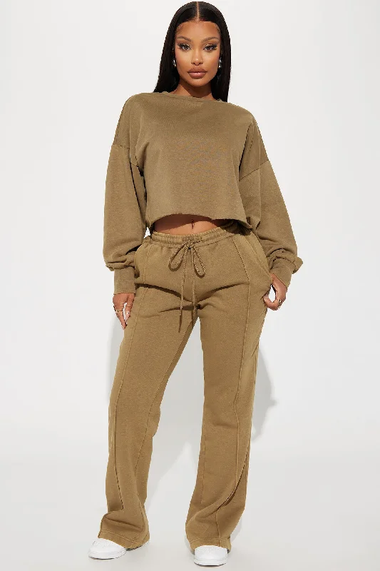 Chill Out Lounge Sweatshirt - Olive