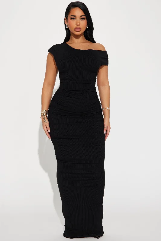 Kelli Snatched Maxi Dress - Black