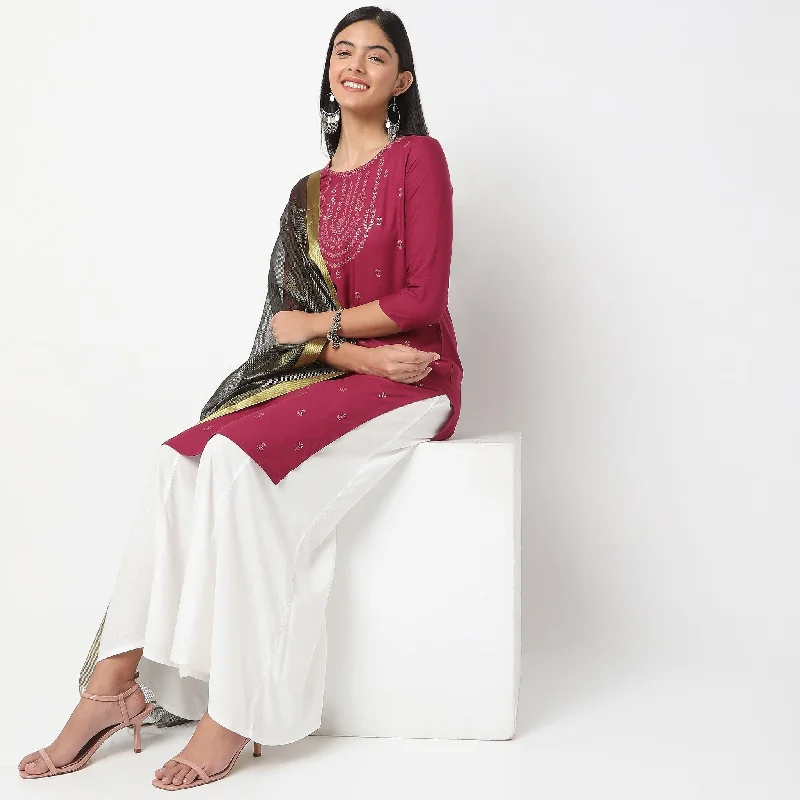 Straight Fit Embroidered Kurta